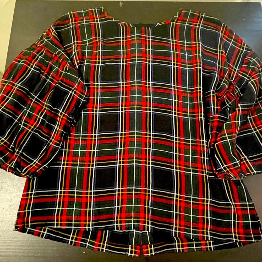 LOFT *Like New* Plaid Button Up Blouse with short bishop sleeves. Size M